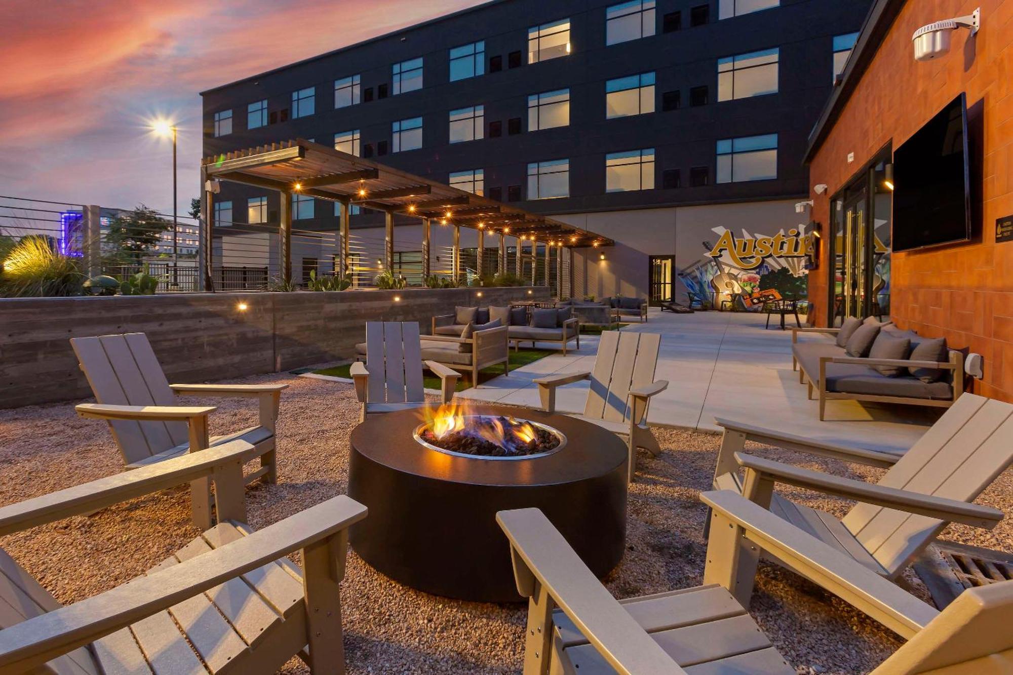 Cambria Hotel Austin Airport Exterior photo