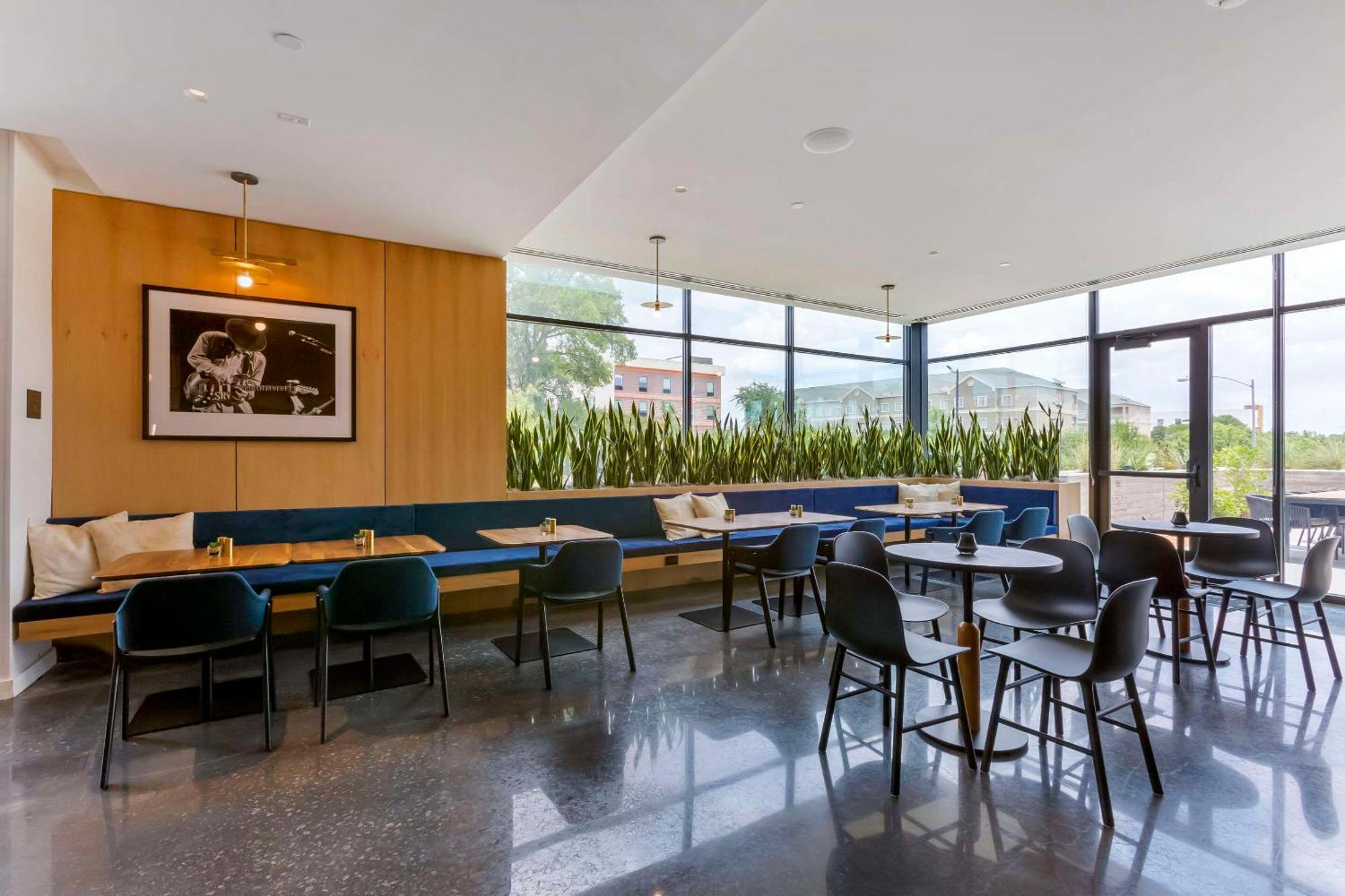 Cambria Hotel Austin Airport Exterior photo