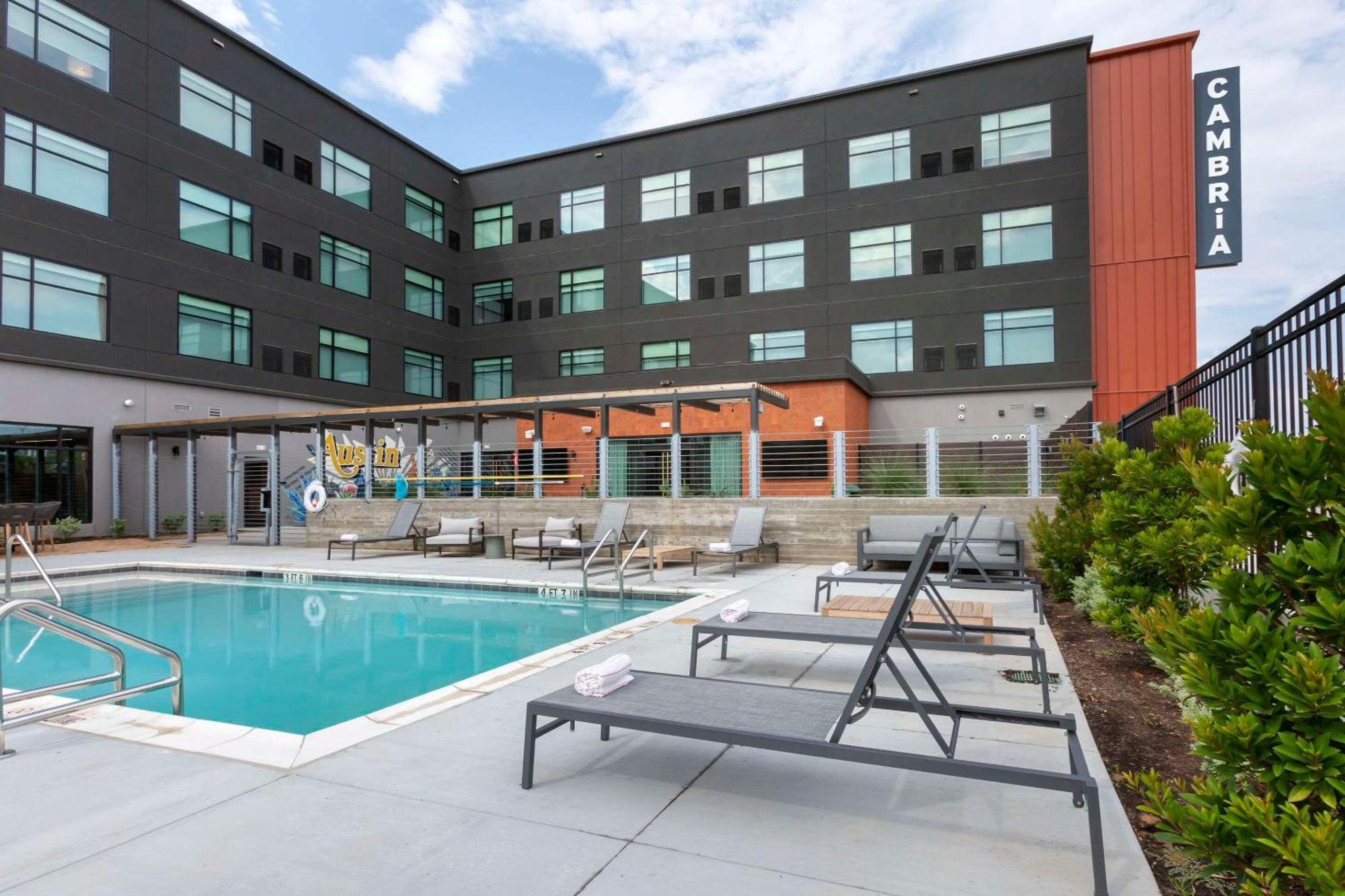 Cambria Hotel Austin Airport Exterior photo